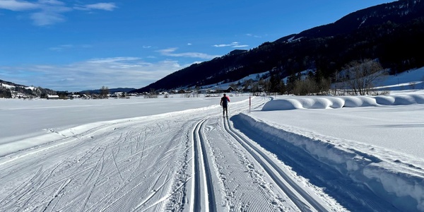 media/Oberstaufen/konstanzer-loipe-mit-blick-richtung-alpsee.jpg
